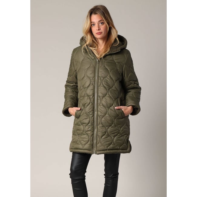 Manteau réversible en sherpa et tissu matelassé EDWINA kaki foncé <span itemprop=