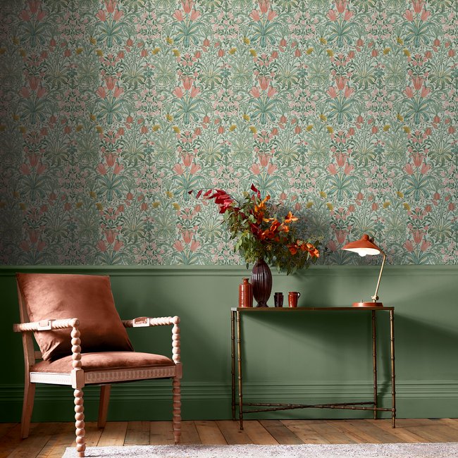 Papier peint fleuri Woodland Weeds Spring Garden Couleur vert, coral, ocre <span itemprop=