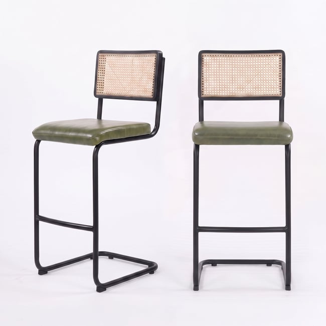 Lot de 2 chaises de bar 76 cm en cannage et cuir - LÉANDRE Couleur vert <span itemprop=