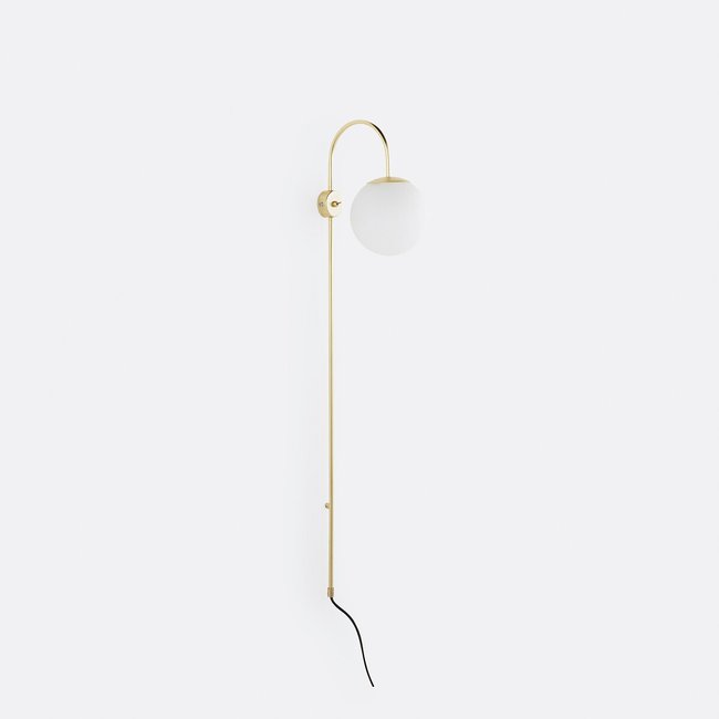 Applique laiton et verre opaline, Moricio  Couleur blanc <span itemprop=