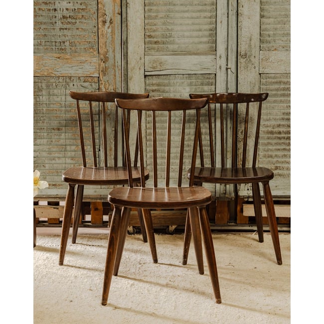 Lot de 3 chaises en bois Claude N°1566 - Bon état Couleur bois foncé <span itemprop=