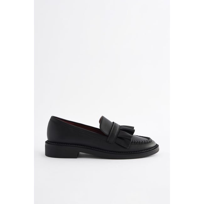 Mocassins à volants noir <span itemprop=