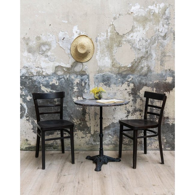 Paire de chaises en bois Claude N°1261 - Bon état Couleur bois foncé <span itemprop=