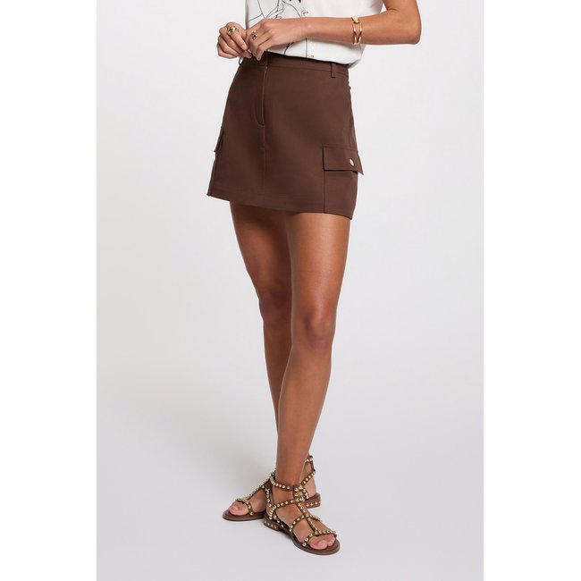 Jupe-short ajustée courte marron foncé <span itemprop=