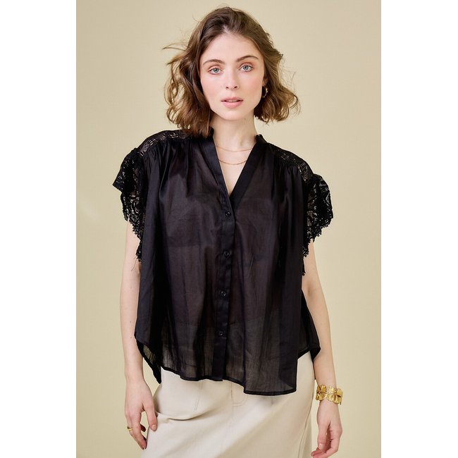 Blouse manches courtes avec dentelle noir <span itemprop=