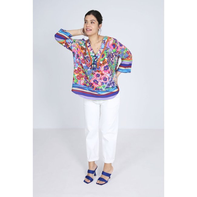 Blouse en imprimé dessin à base bleu/rose <span itemprop=