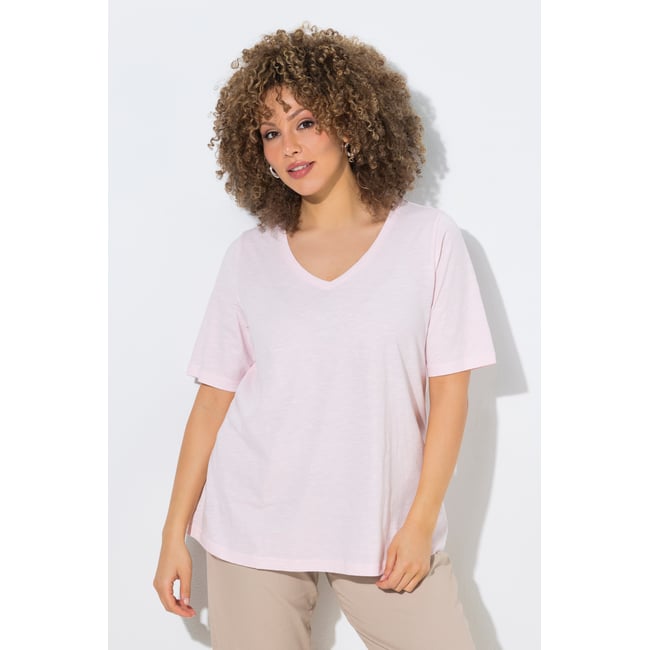 T-shirt avec décolleté en V et rose tendre <span itemprop=