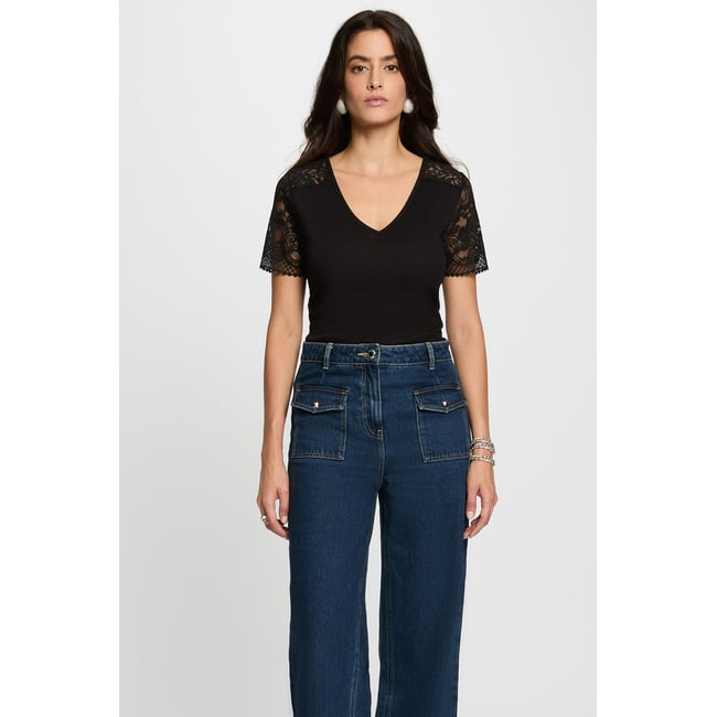 T-shirt dentelle col v noir <span itemprop=