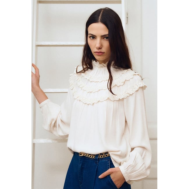 Blouse droite à volants brodés cream <span itemprop=