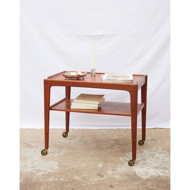 Desserte en bois vintage Anouk N°356 - Bon état Couleur bois foncé <span itemprop=