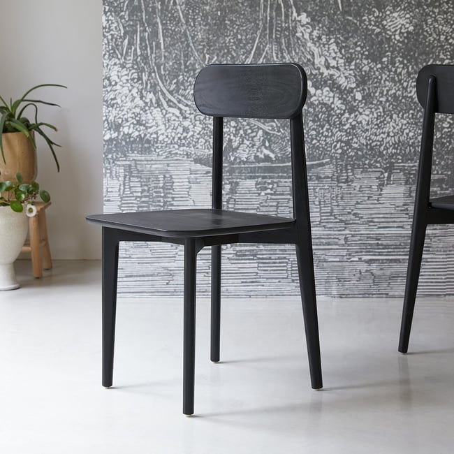 Chaise en Acajou massif, JONÀK Couleur noir <span itemprop=