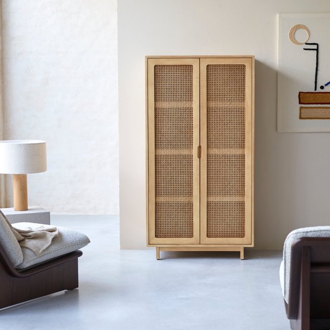 Armoire en orme massif et cannage LUIS Couleur naturel <span itemprop=
