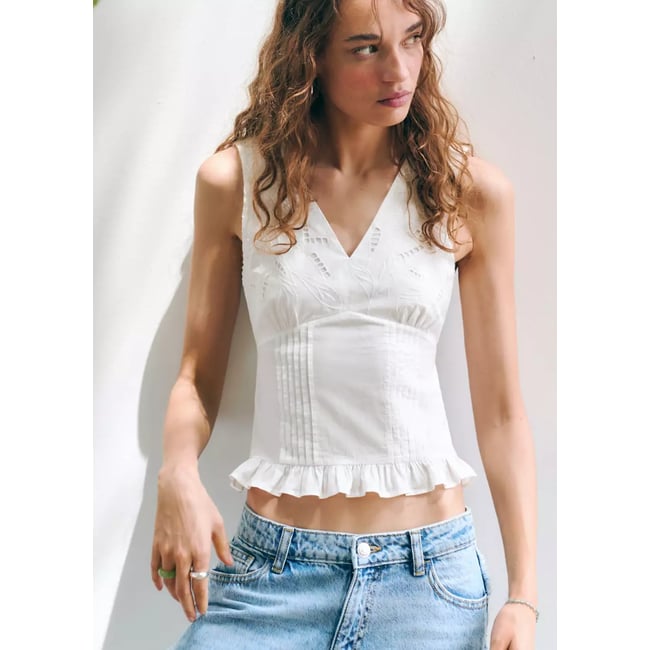 Haut en coton brodé floral blanc cassé <span itemprop=