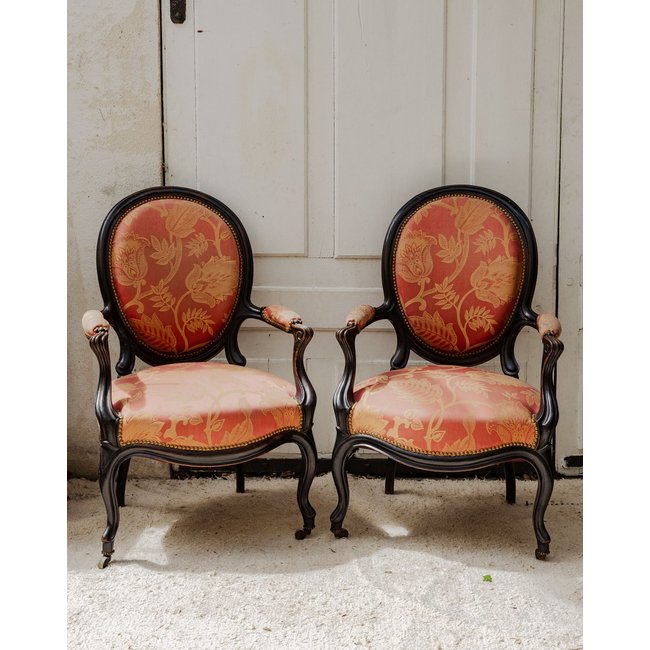 Paire de fauteuils Napoléon III en bois et tissu Ernest N°972 - Bon état Couleur noir <span itemprop=