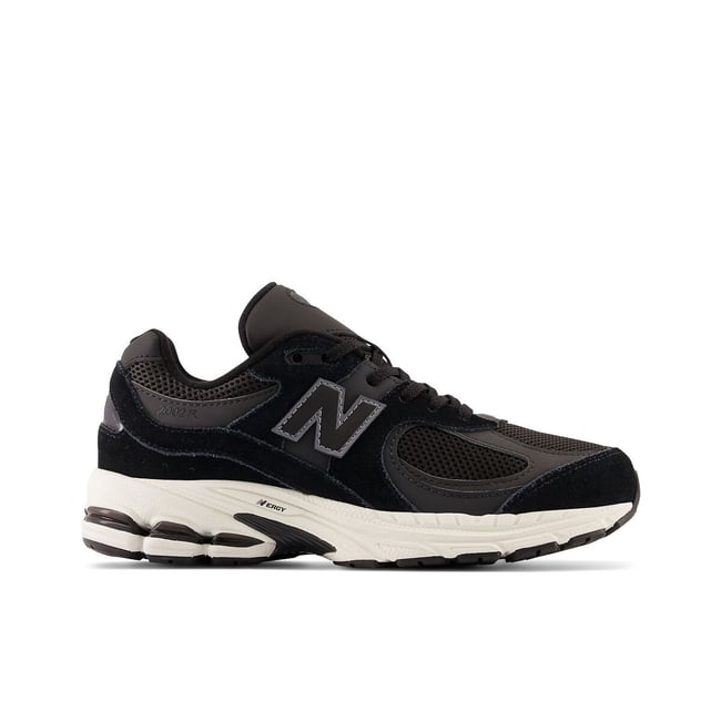 Baskets 2002 noir <span itemprop=