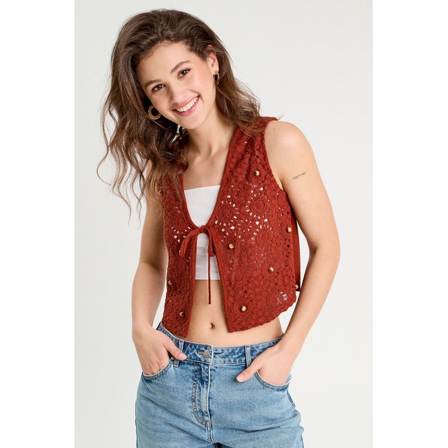 Gilet noué effet crochet marron cognac <span itemprop=