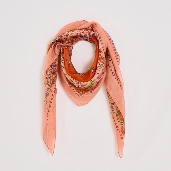 Foulard en soie imprimé bandana rose <span itemprop=