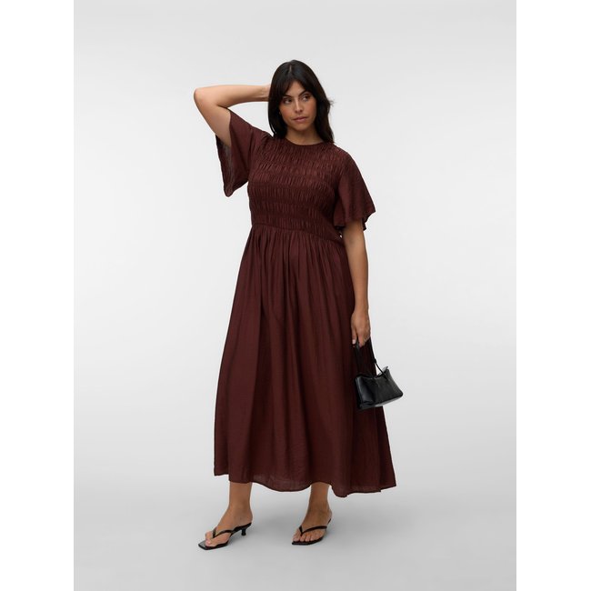 Robe Smockée VMCNIA Robe midi shaved chocolate <span itemprop=