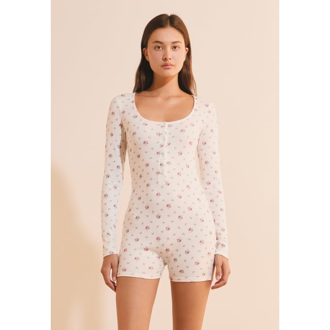 Combishort à manches longues avec motif fleuri BAYALINE ecru <span itemprop=