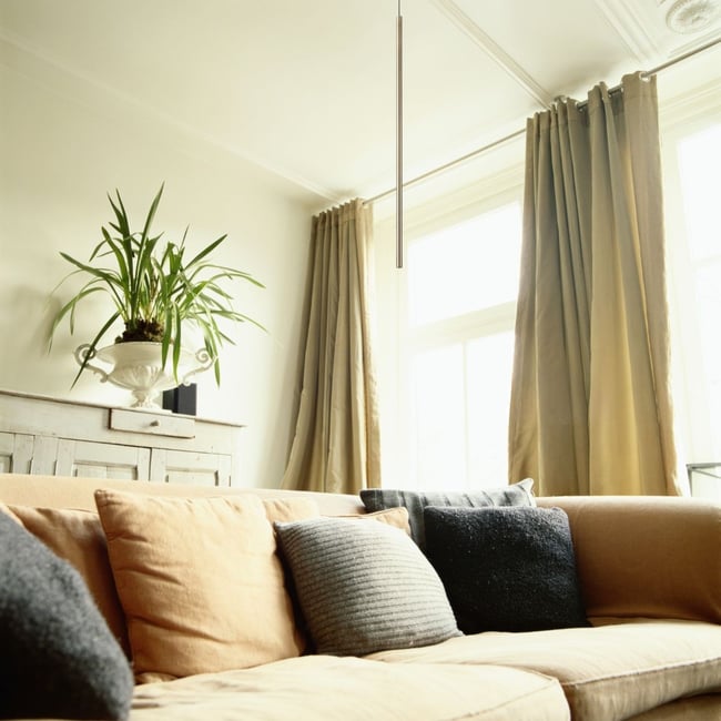 Suspension    lumière chaude  FILO Couleur laiton <span itemprop=