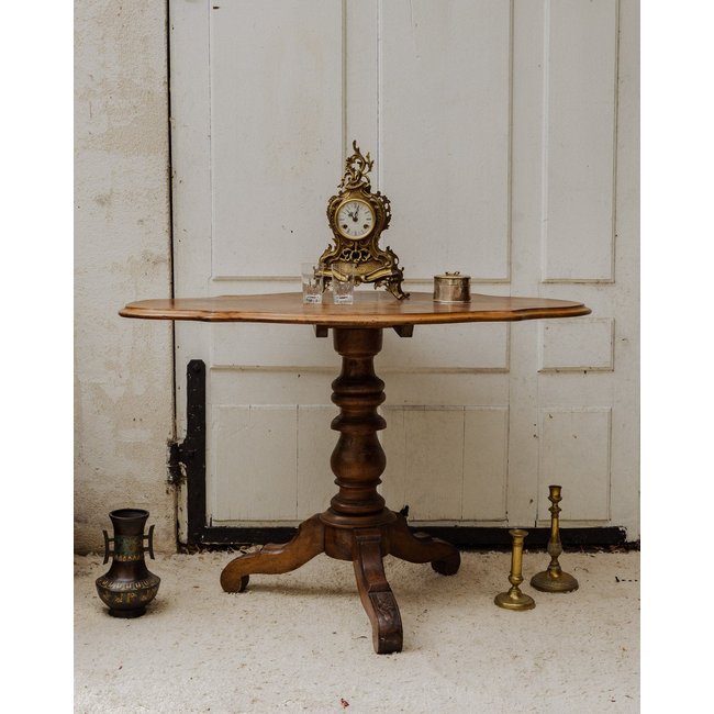 Guéridon en bois Alfred N°195 - Bon état Couleur bois foncé <span itemprop=
