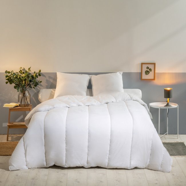 Couette chaude ANTI-ACARIENS Couleur blanc <span itemprop=