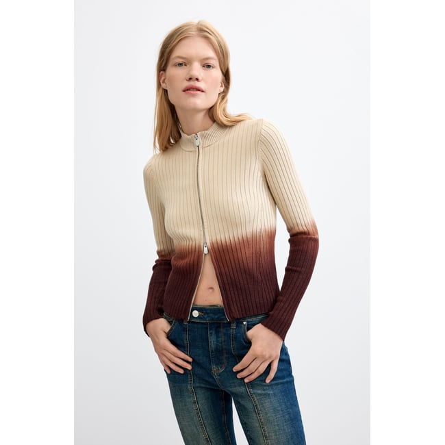 Pull zippé en maille côtelée beige <span itemprop=