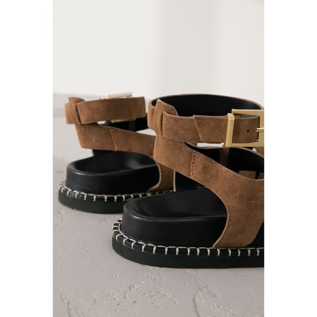 Sandales à entredoigt avec voûte moulée tan brown suede <span itemprop=