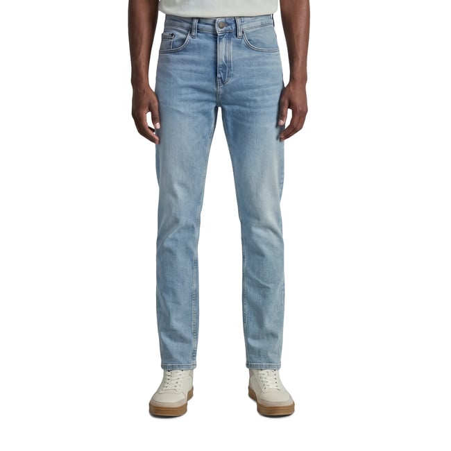Jeans modèle Linus slim tapered en coton biologique mélangé bleu clair <span itemprop=