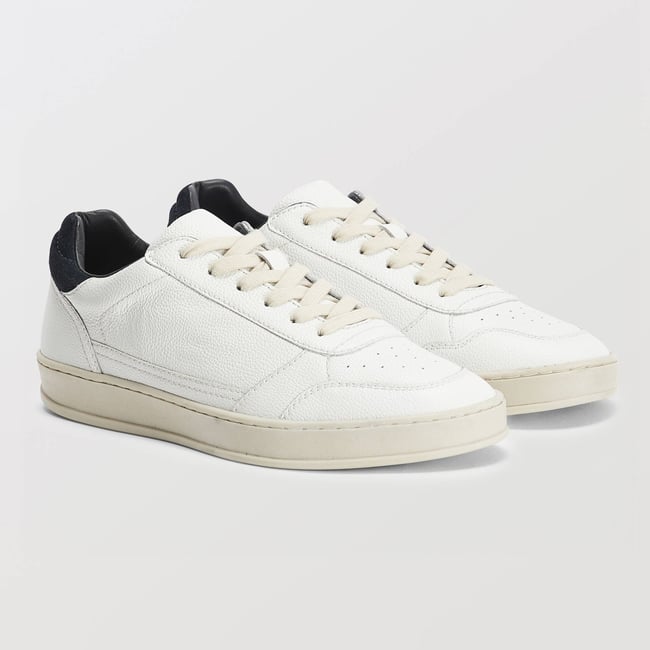 Baskets en cuir blanc <span itemprop=