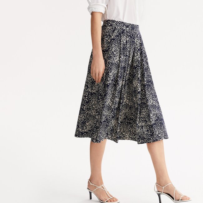 Jupe évasée, imprimé floral, mi-longue imprimé fleurs fond bleu <span itemprop=