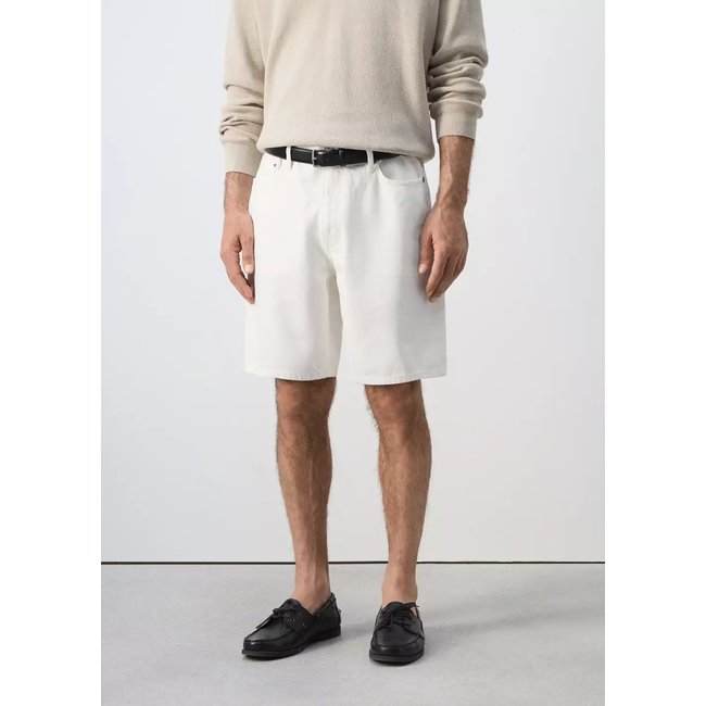 Bermuda en jean droit blanc cassé <span itemprop=
