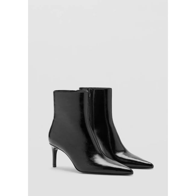 Bottine à finition brillante et bout pointu noir <span itemprop=