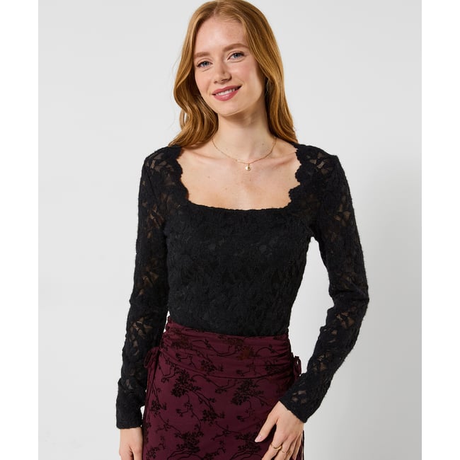 Henley en Dentelle Florale Texturée à Bord Festonné noir <span itemprop=