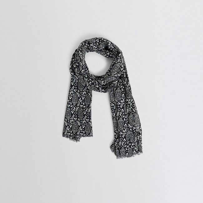 Étole longue noir <span itemprop=