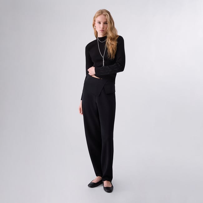 Blouse avec découpes noir <span itemprop=