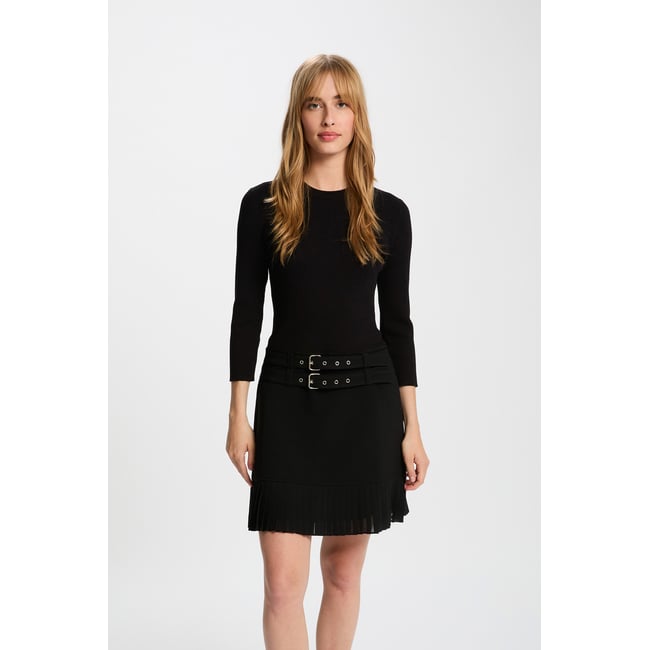 Robe courte plissée noir <span itemprop=