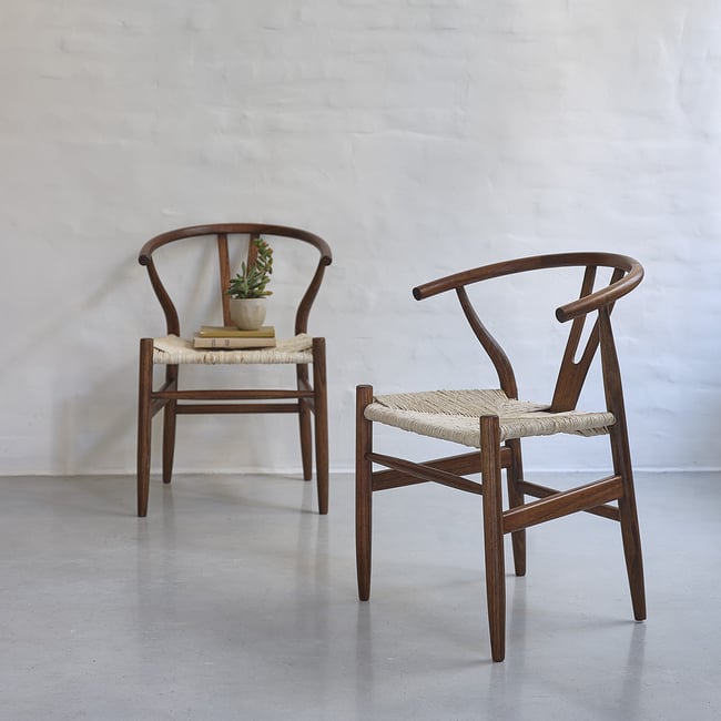 Lot de 2 chaises en bois massif et assise tissée  CAMILLE Couleur marron <span itemprop=