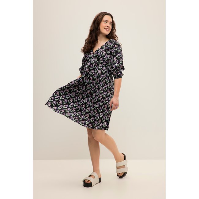 Robe midi ligne A à imprimé floral. Col V noir <span itemprop=