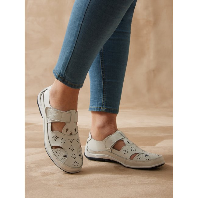 Salomés à scratch cuir ajouré blanc <span itemprop=