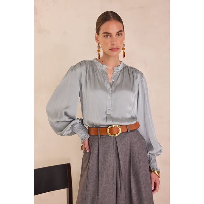 Blouse satinée à manches bouffantes DEESSE - Maison 123