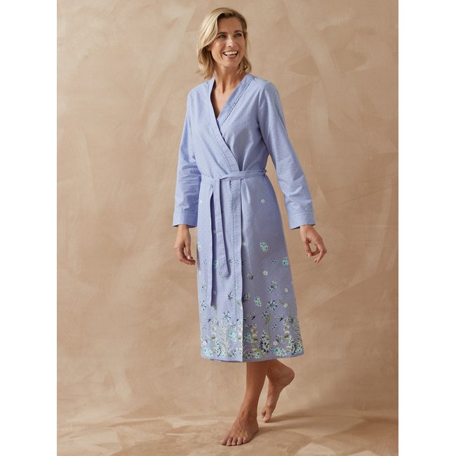 Peignoir léger tissu plumetis bleu lavande <span itemprop=