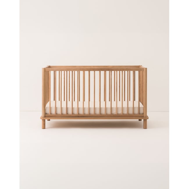 Lit bébé évolutif en bois de chêne massif LATITUDE Couleur bois clair <span itemprop=