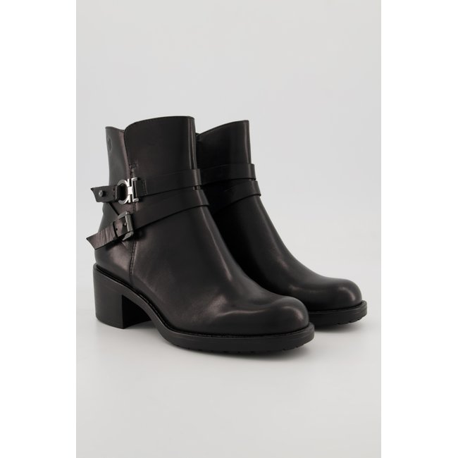 Bottines en cuir noir <span itemprop=
