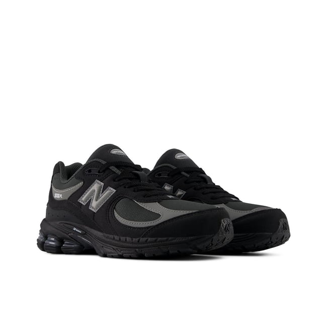 Baskets 2002 noir <span itemprop=