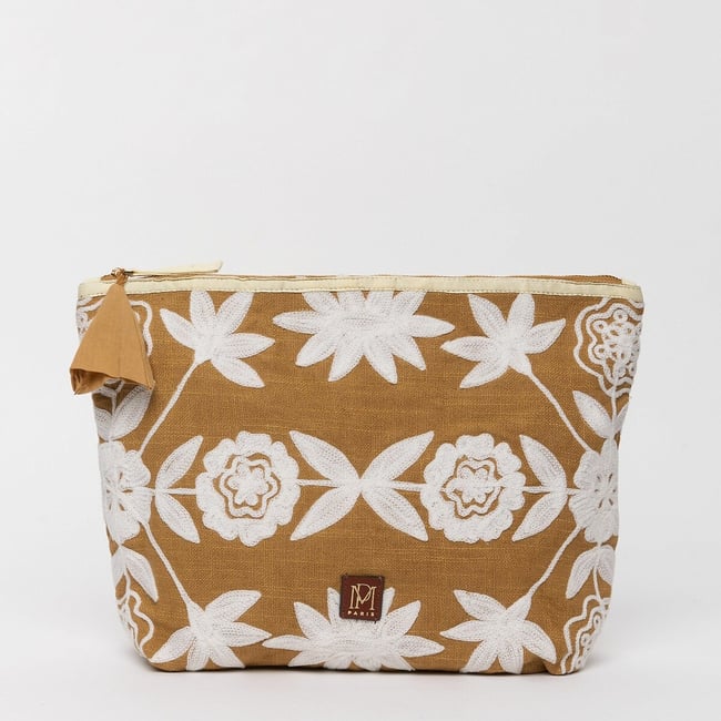 Pochette brodée EVA XL camel <span itemprop=
