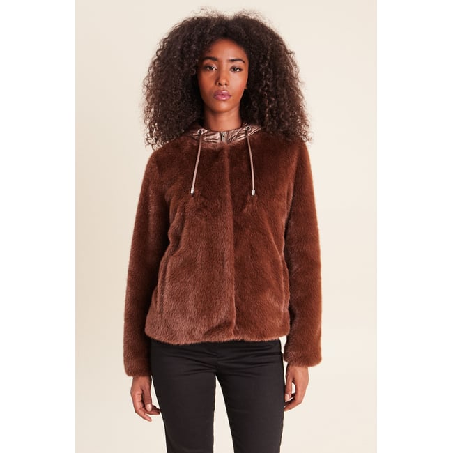 Manteau à capuche marron foncé <span itemprop=