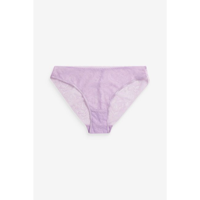 Slip en dentelle florale coupe échancrée violet lilas <span itemprop=