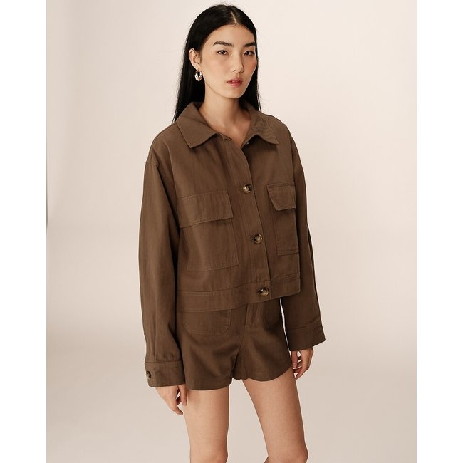 . khaki <span itemprop=