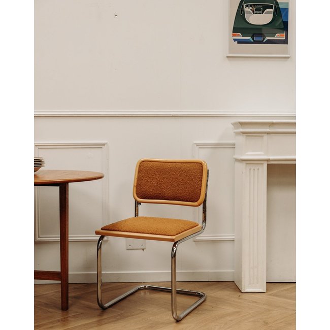 Chaise au tissu bouclette Alma N°1568 - Bon état Couleur bois clair <span itemprop=